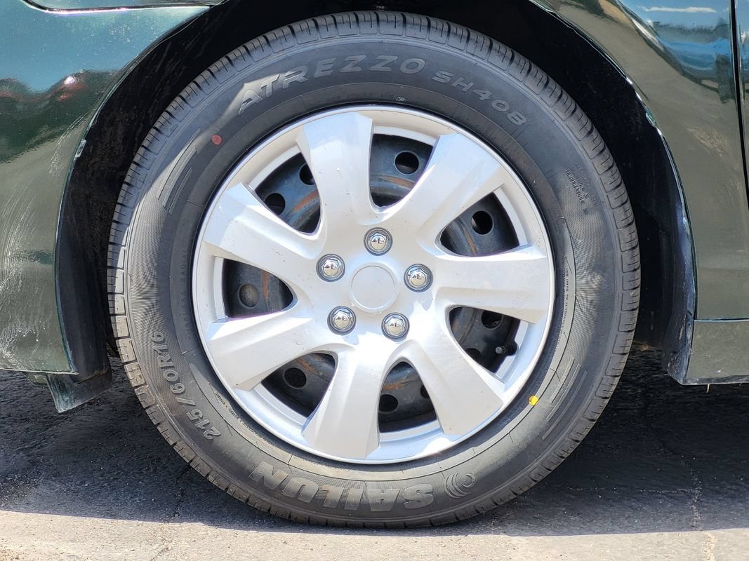 Used 2010 Toyota Camry LE FWD image 14