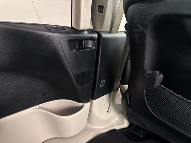 Used 2023 Chrysler Pacifica Touring-L image 27