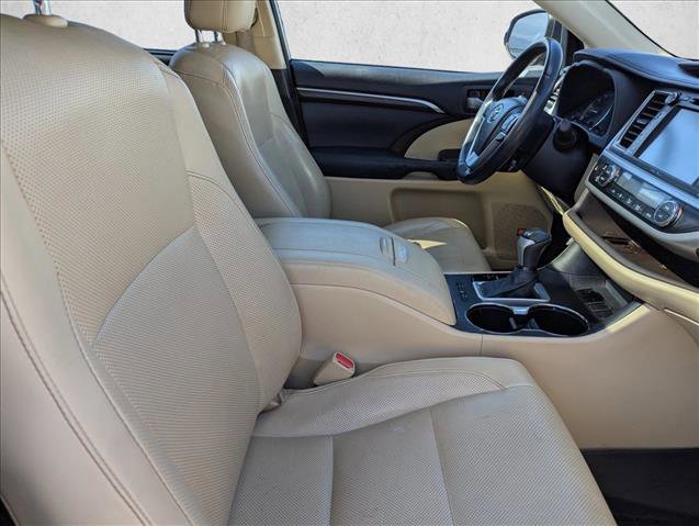 Used 2014 Toyota Highlander Limited w/ Driver Technology Package image 27