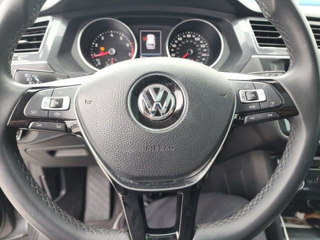 Used 2020 Volkswagen Tiguan SE w/ Panoramic Sunroof Package image 24