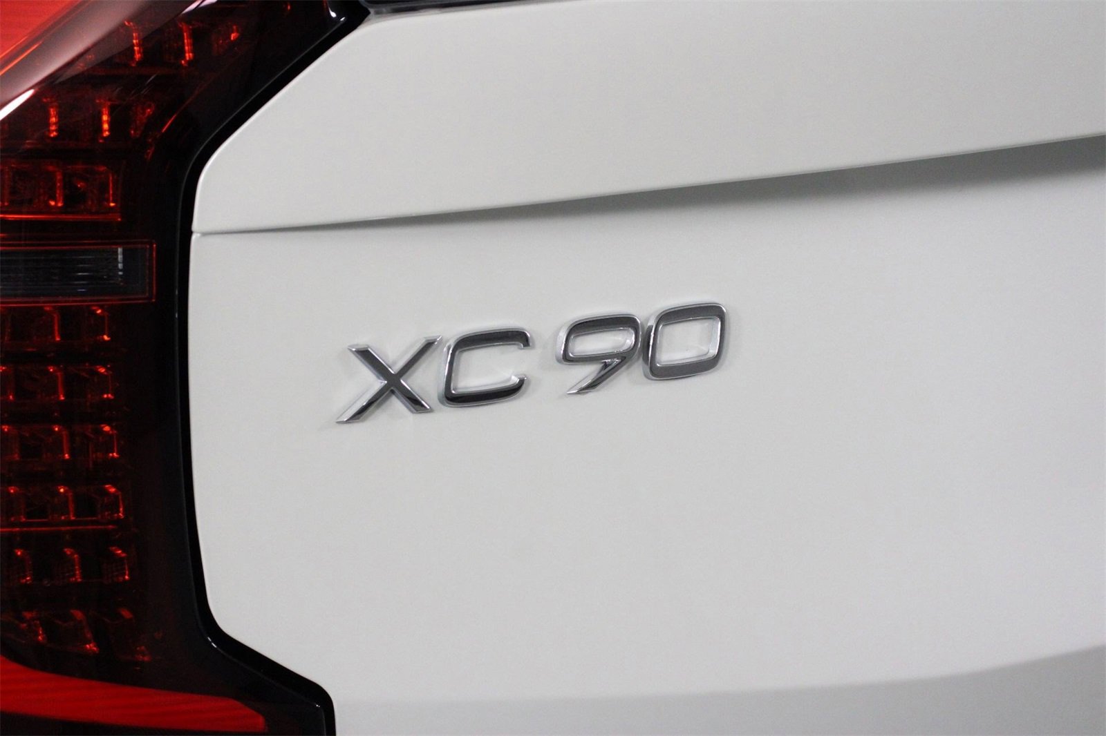 New 2026 Volvo XC90 B6 Plus w/ Protection Package Premier image 16
