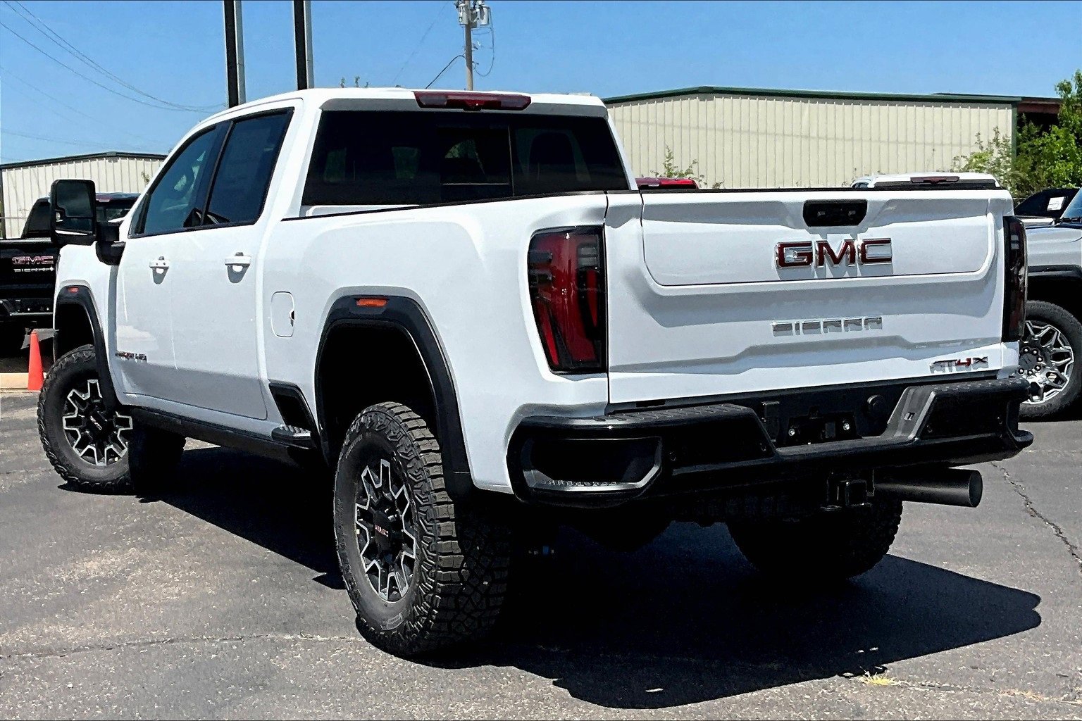 New 2025 GMC Sierra 2500 AT4X image 3