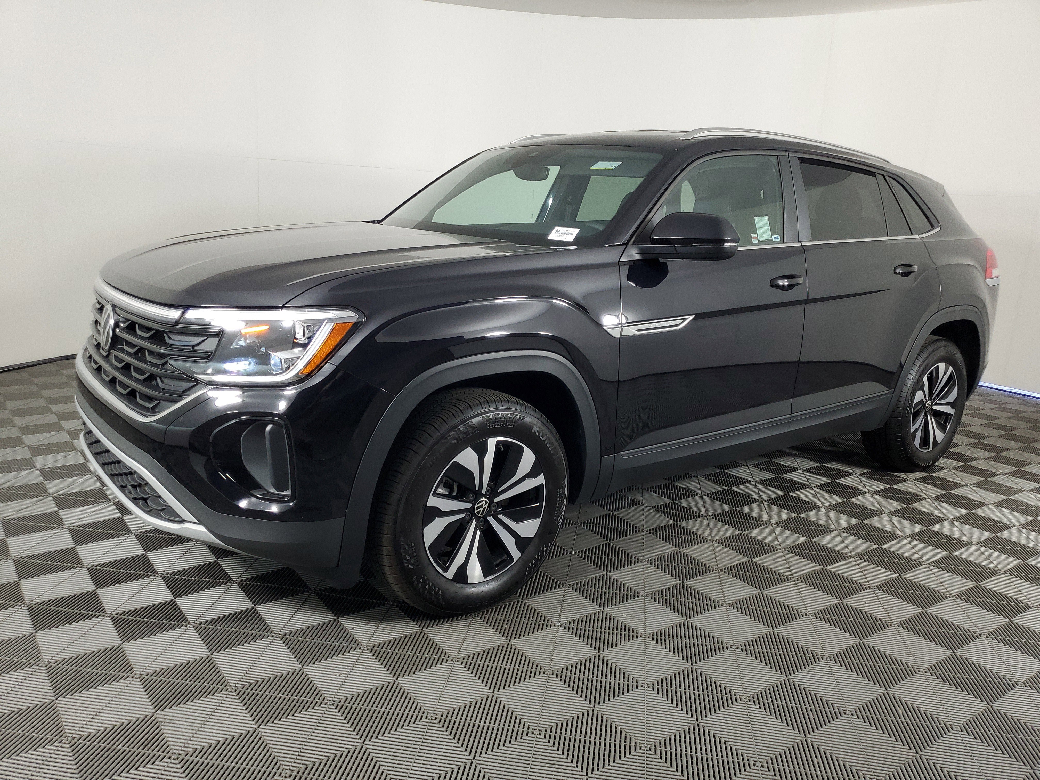 Used 2025 Volkswagen Atlas Cross Sport SE image 8