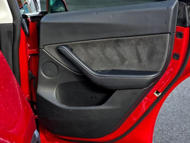 Used 2021 Tesla Model Y Long Range image 27