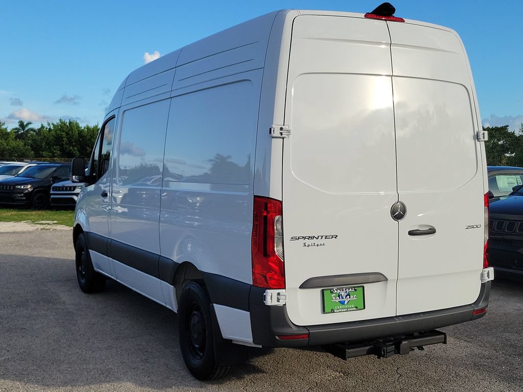 Used 2025 Mercedes-Benz Sprinter 2500 image 3