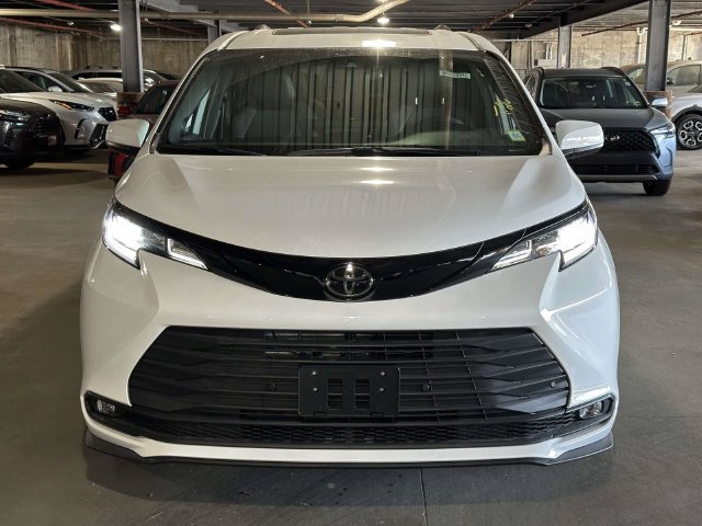 New 2026 Toyota Sienna XLE Woodland Edition AWD/4WD image 2