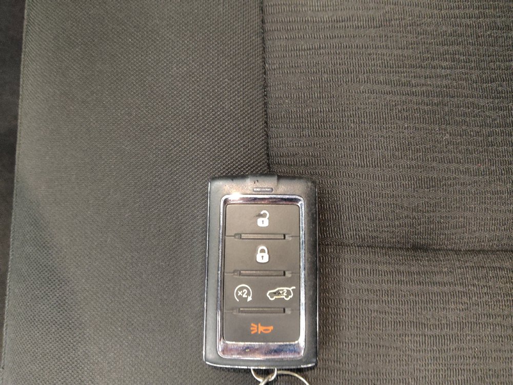 Used 2023 Jeep Grand Cherokee Laredo w/ Luxury Tech Group I AWD/4WD image 32
