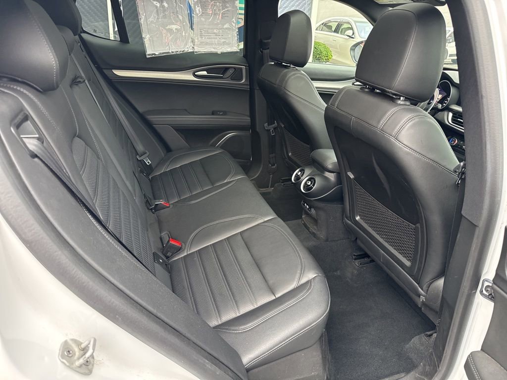 Used 2022 Alfa Romeo Stelvio Veloce image 55