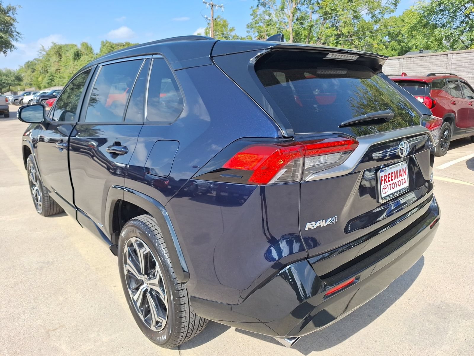 Used 2025 Toyota RAV4 XSE AWD/4WD image 4