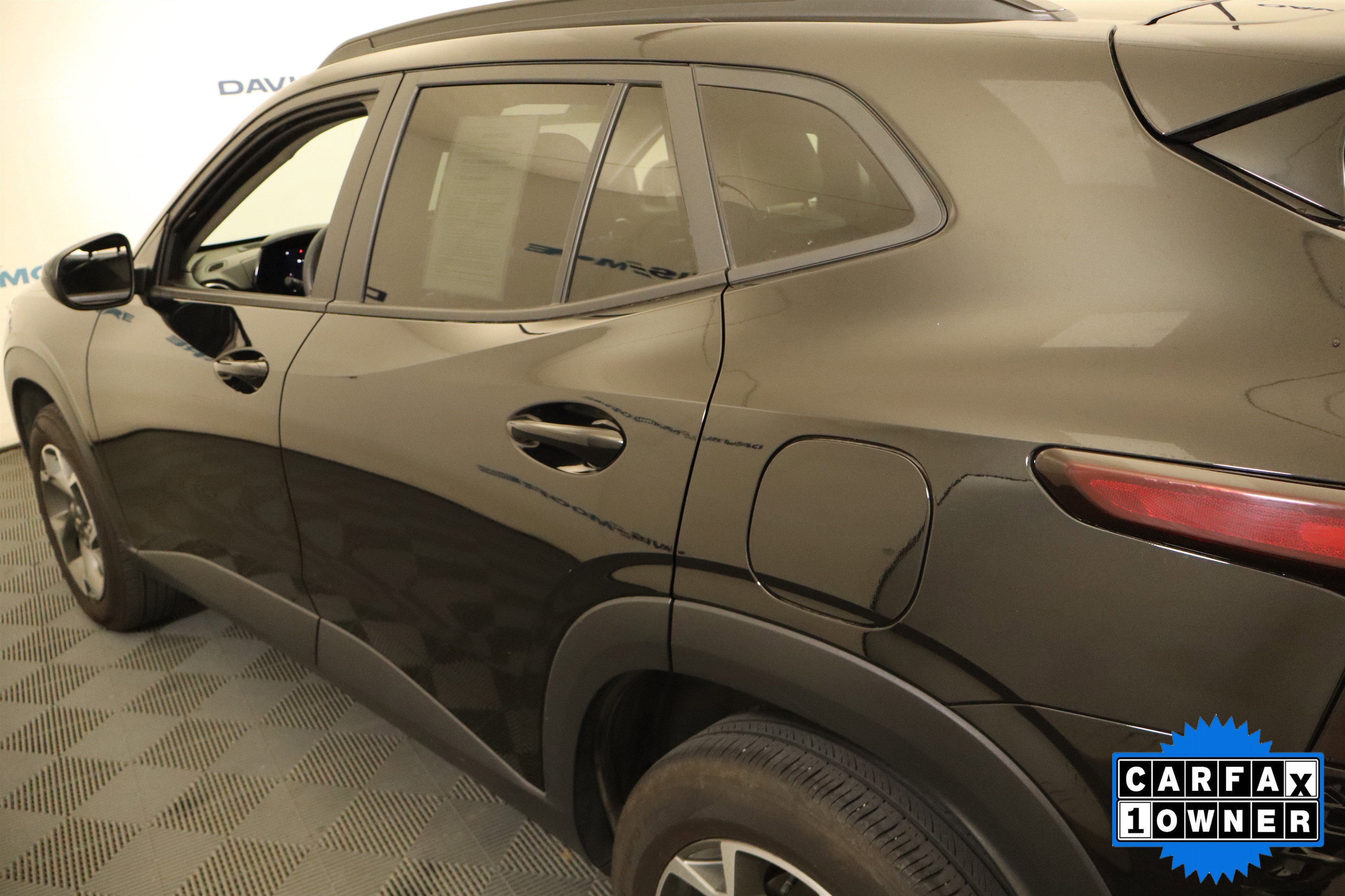 Used 2025 Chevrolet Trax LT FWD image 11