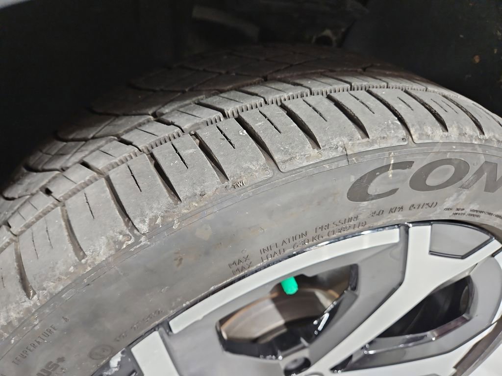 Certified 2022 Volkswagen Taos SEL image 30