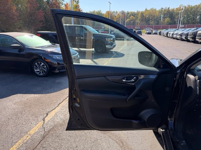 Used 2020 Nissan Rogue S w/ Special Edition Package AWD/4WD image 9
