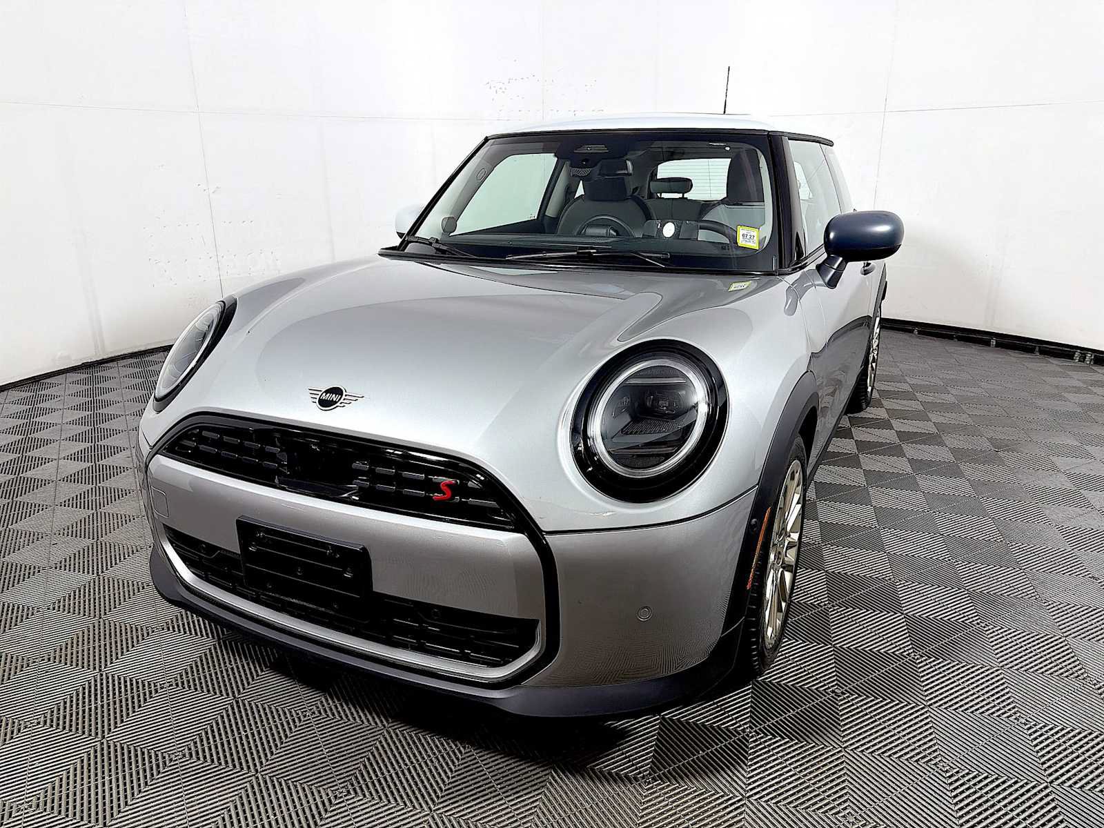 Used 2025 MINI Cooper S FWD image 3