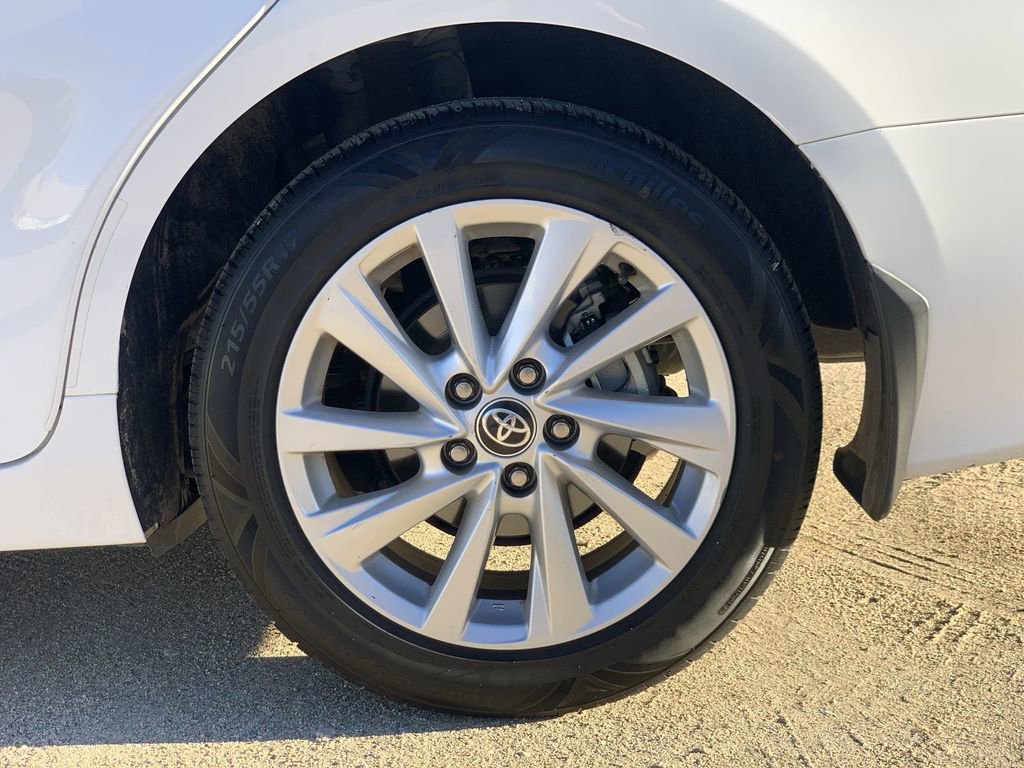 Used 2023 Toyota Camry LE image 31