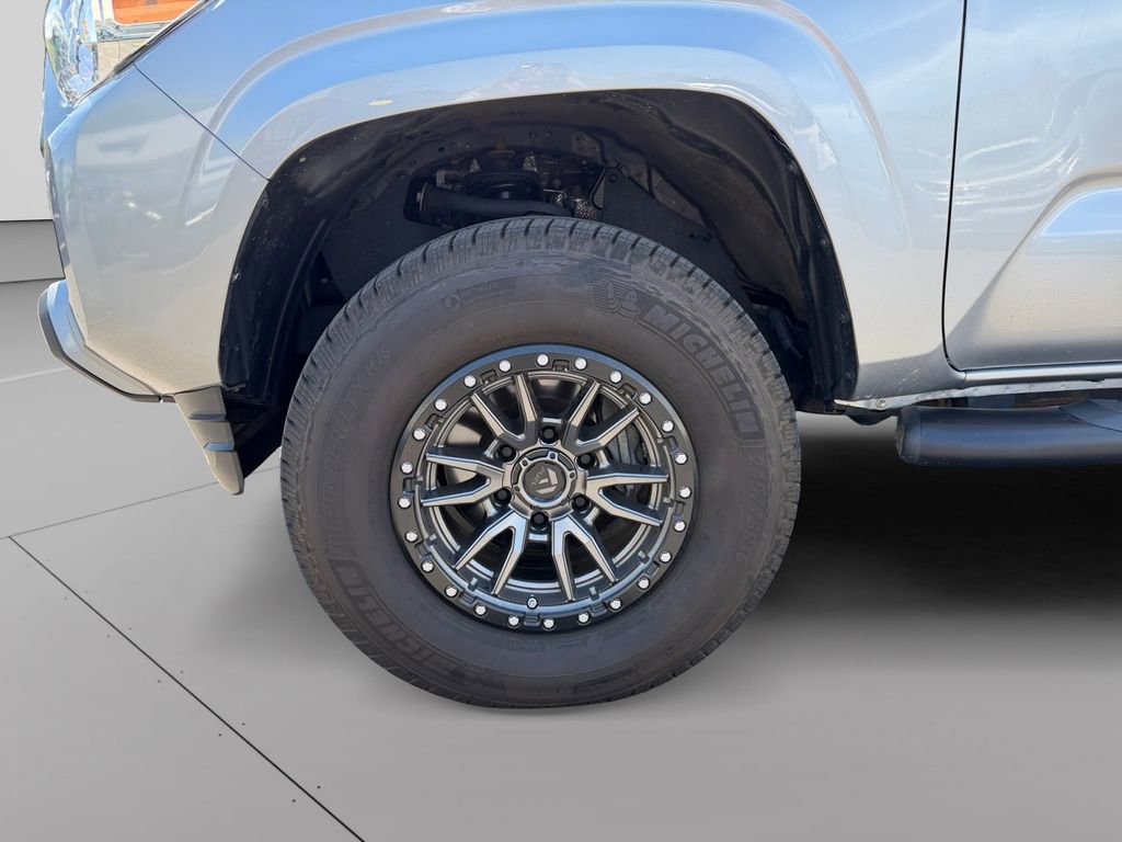 Used 2021 Toyota Tacoma SR AWD/4WD image 9