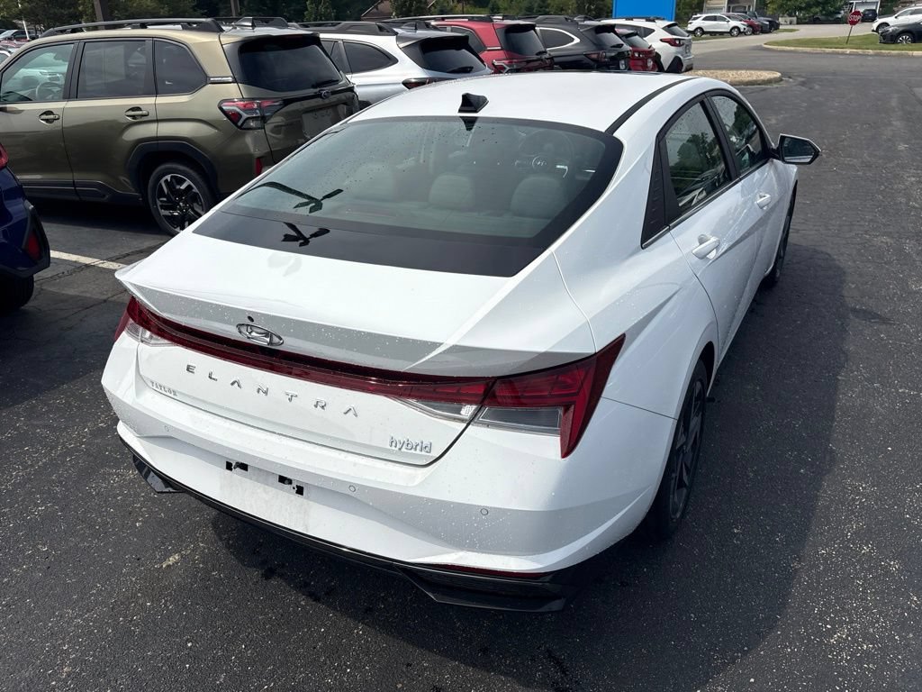 Used 2023 Hyundai Elantra Limited FWD image 3