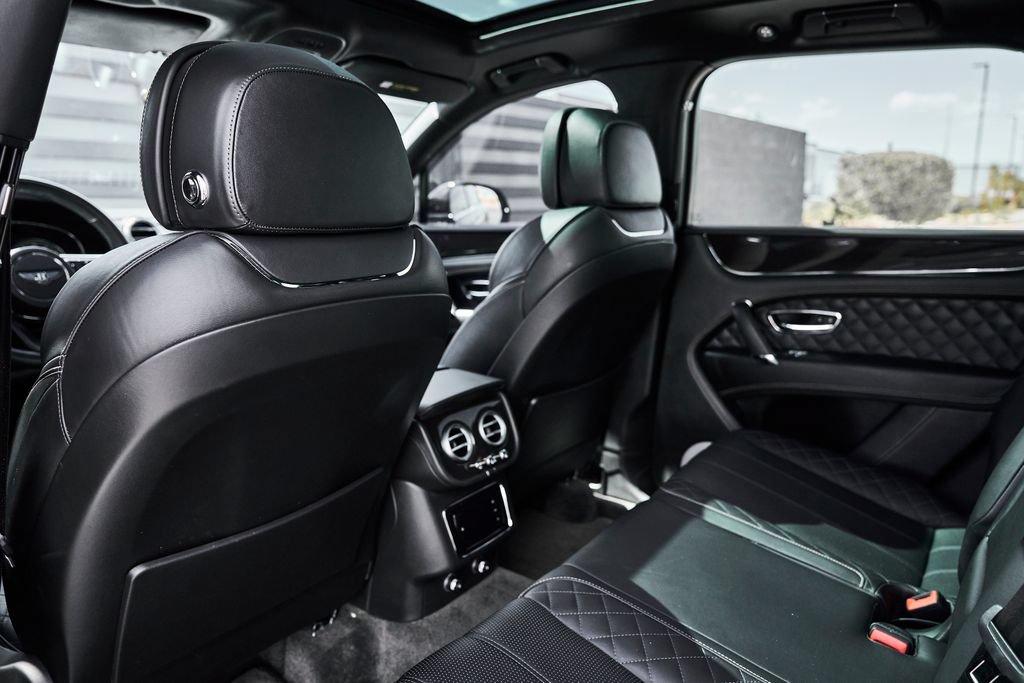 Used 2017 Bentley Bentayga AWD/4WD image 33