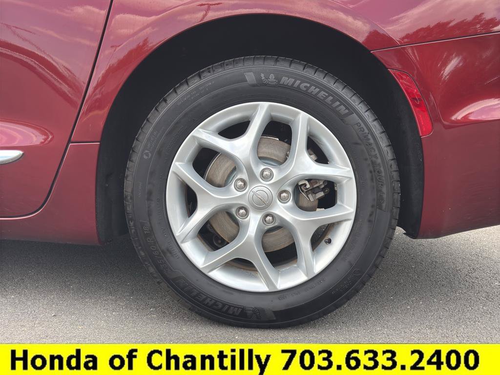 Used 2017 Chrysler Pacifica Touring-L w/ Tire & Wheel Group FWD image 24