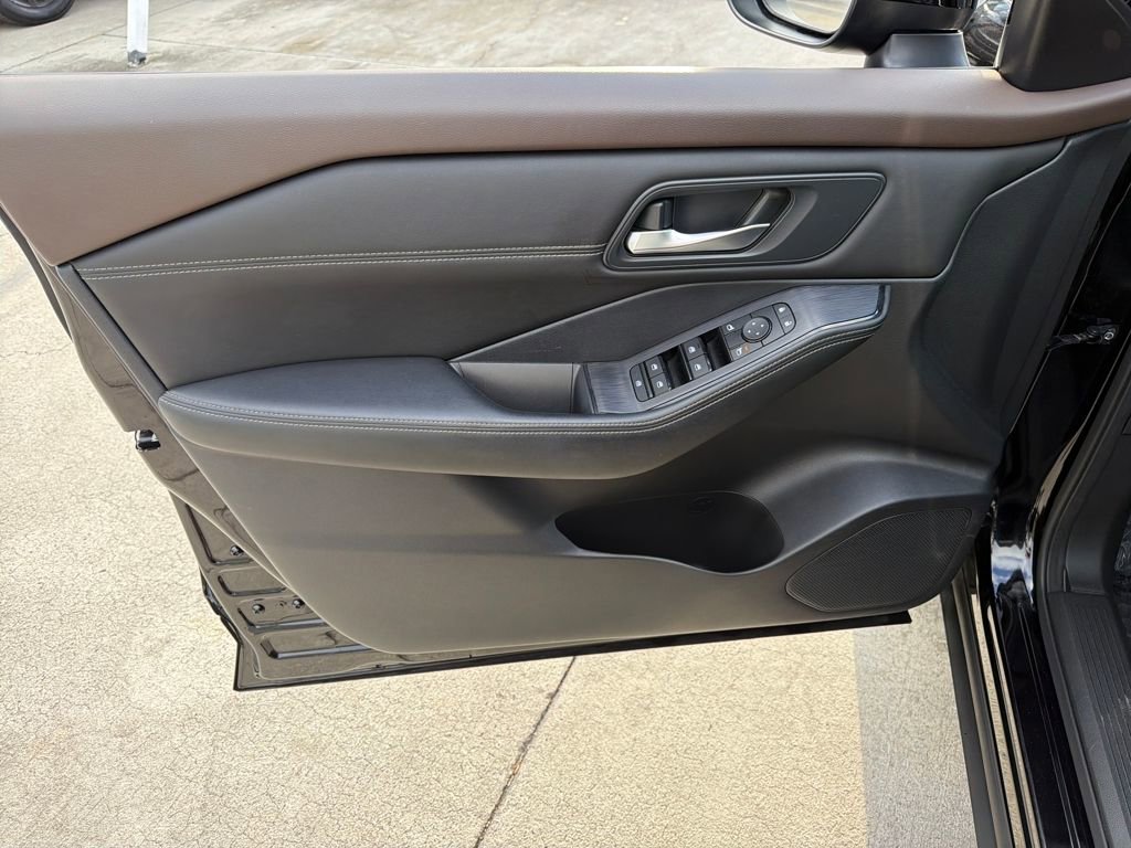 Certified 2023 Nissan Rogue SV w/ SV Premium B Package image 18