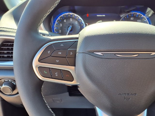 New 2027 Chrysler Pacifica Select FWD image 5