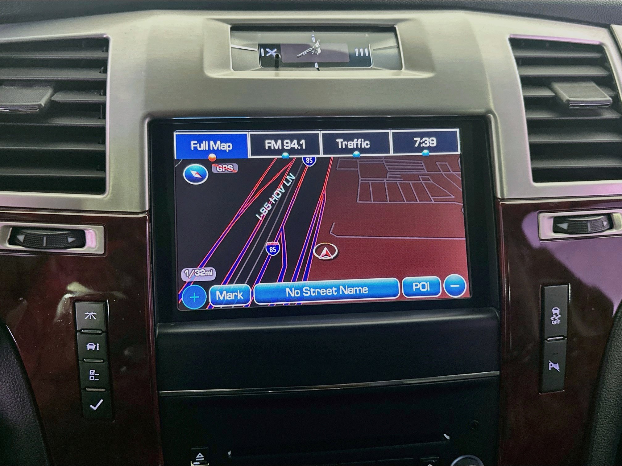 Used 2014 Cadillac Escalade Luxury RWD image 22