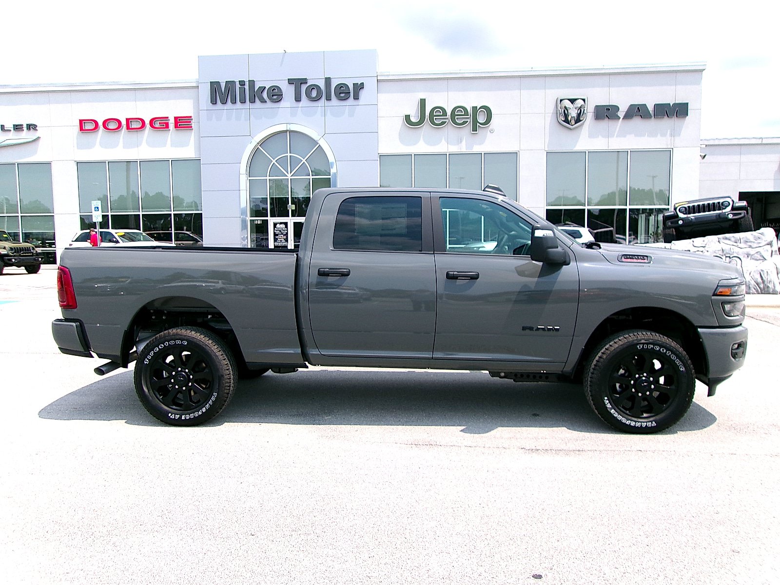 New 2026 RAM 2500 Big Horn AWD/4WD image 4