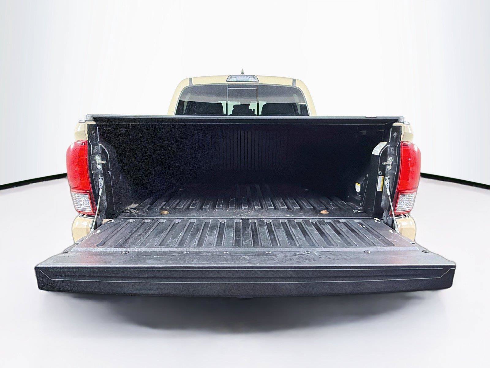 Used 2019 Toyota Tacoma TRD Sport AWD/4WD image 14