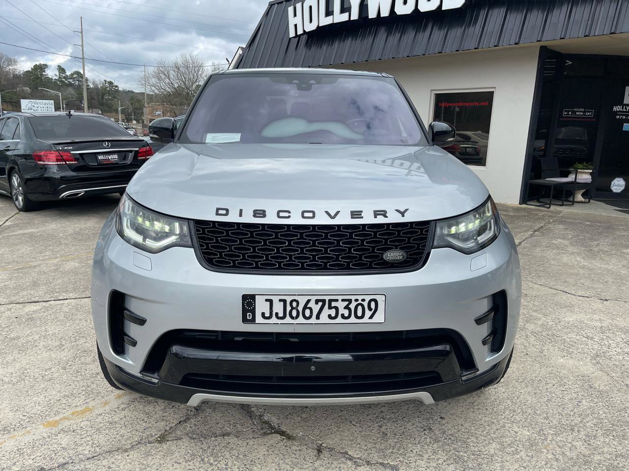 Used 2017 Land Rover Discovery HSE Luxury AWD/4WD image 2
