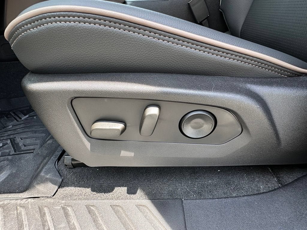 New 2026 GMC Canyon Denali w/ LPO, Denali Black Edition AWD/4WD image 18