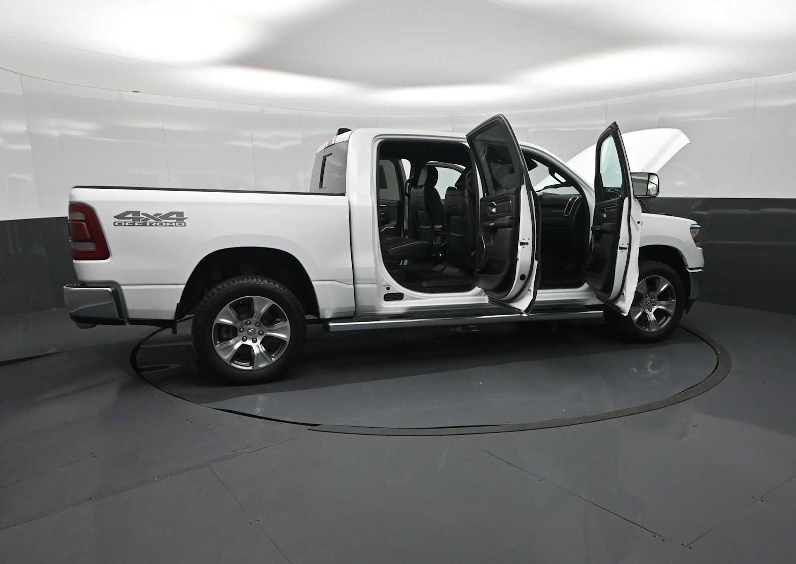 Used 2024 RAM 1500 Laramie AWD/4WD image 28