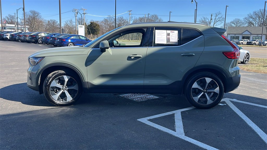 Certified 2025 Volvo XC40 B5 Plus image 6