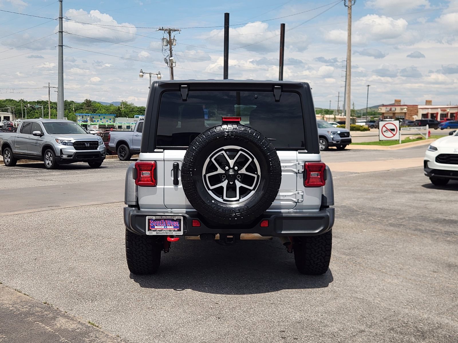 Used 2024 Jeep Wrangler Unlimited Rubicon AWD/4WD image 8
