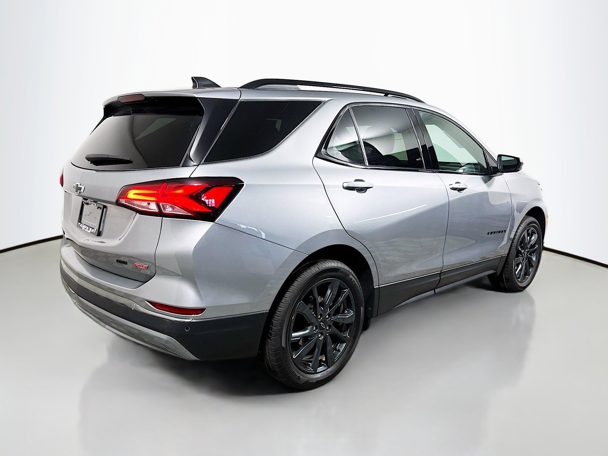 Used 2023 Chevrolet Equinox RS image 4