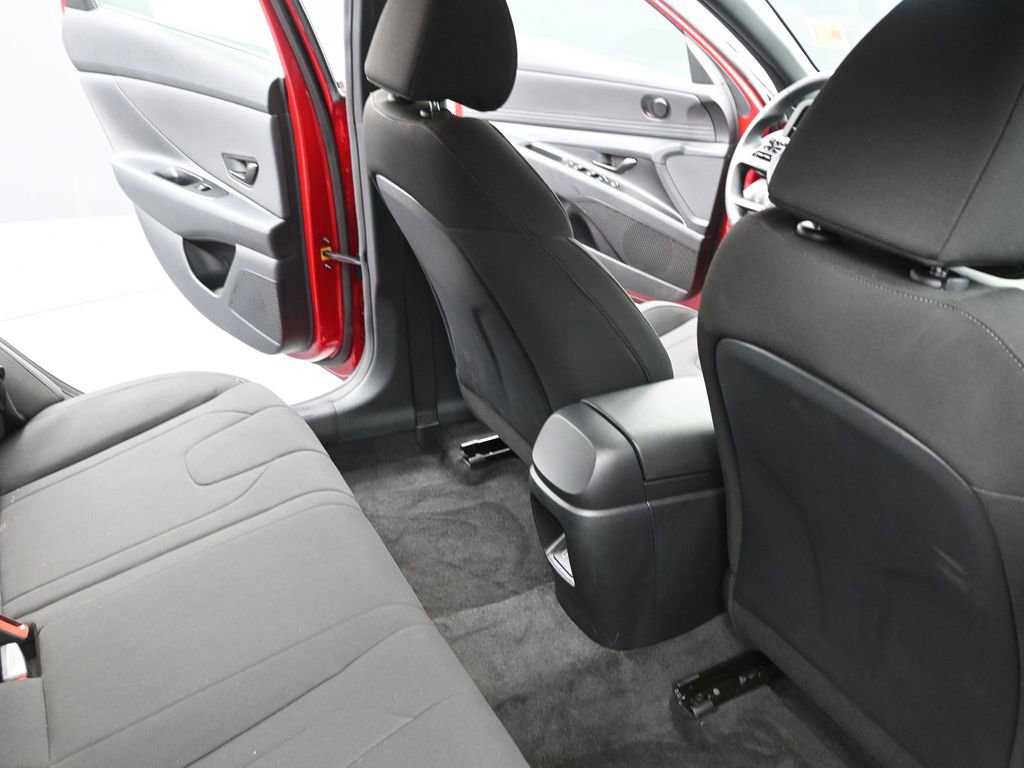 Certified 2025 Hyundai Elantra Sport image 27