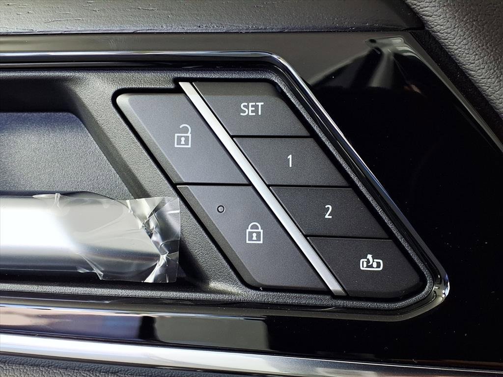 New 2026 GMC Yukon XL Denali w/ Sun & Power Step Package image 9