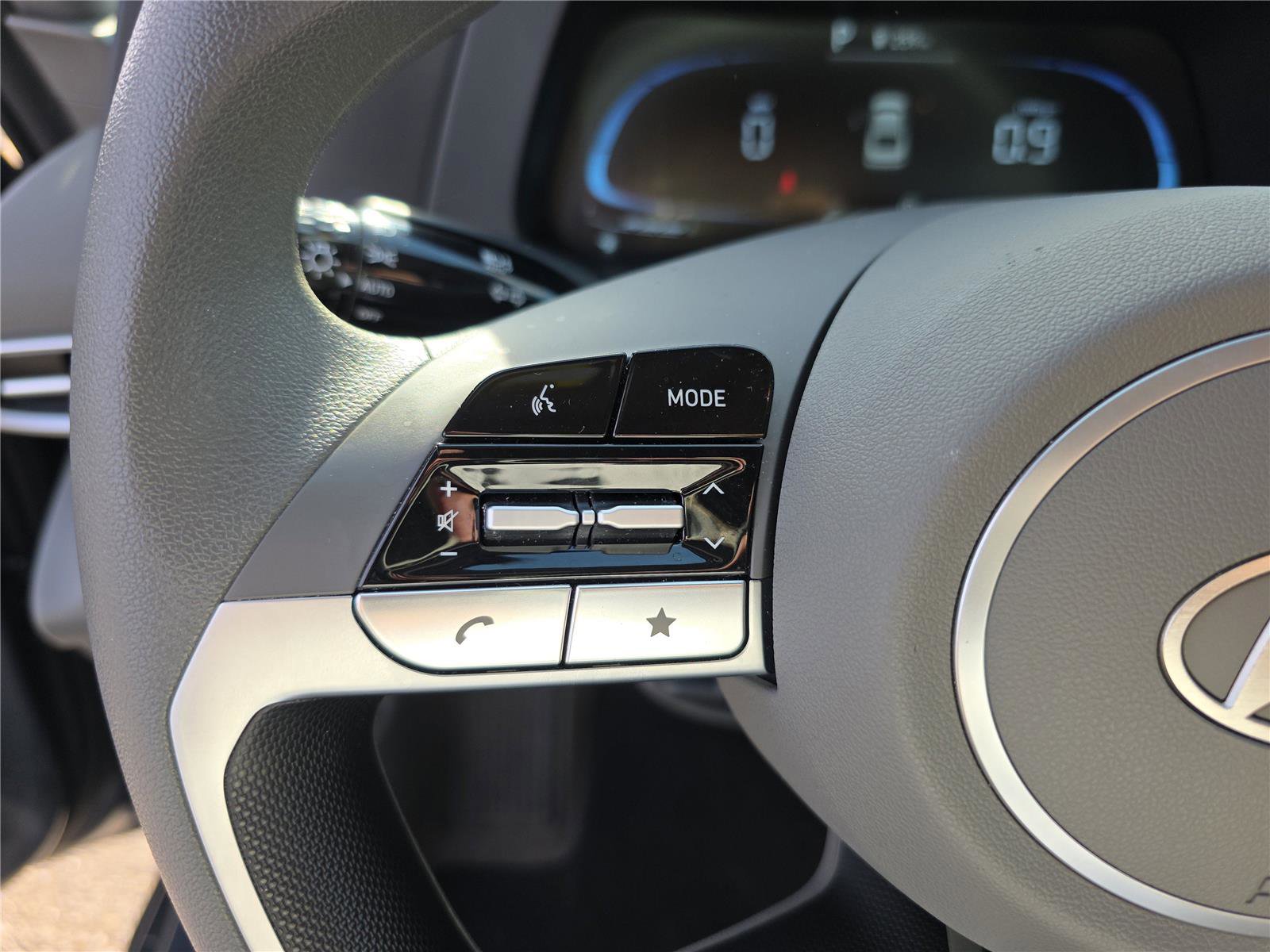 Certified 2024 Hyundai Elantra SE image 22