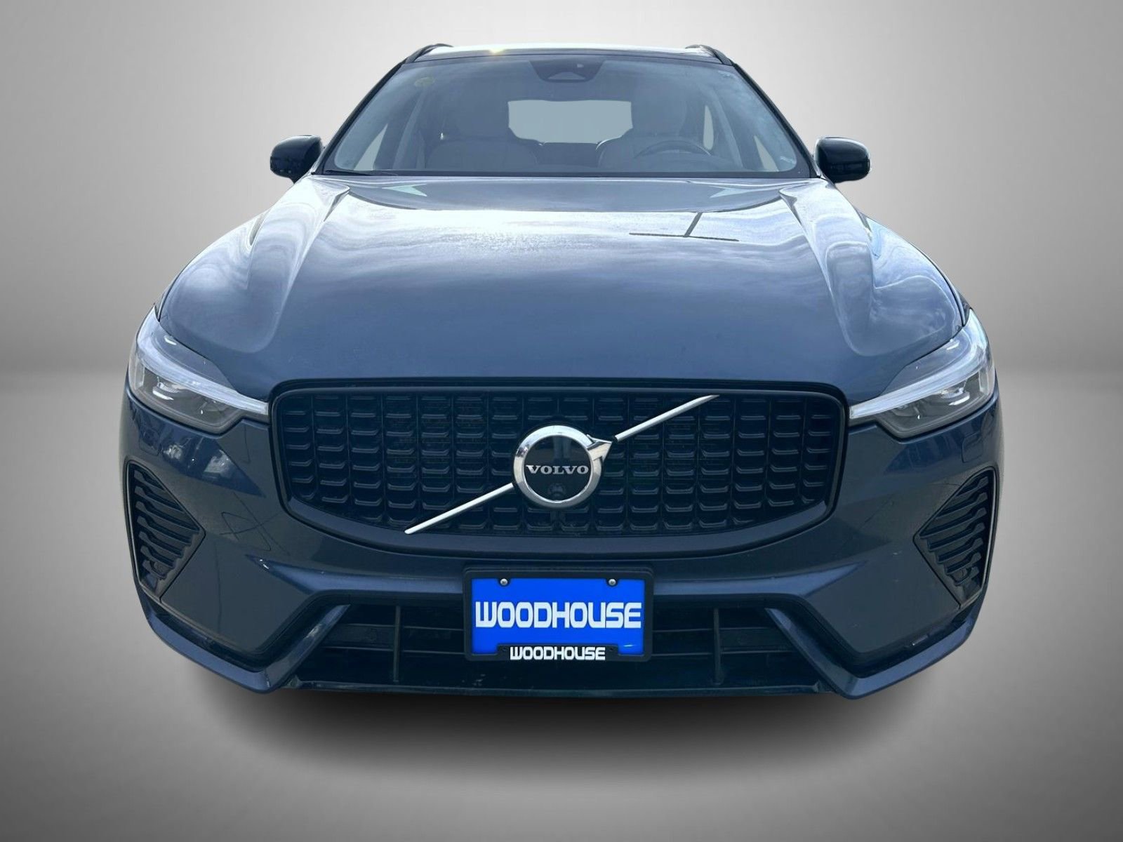 Used 2023 Volvo XC60 B5 Plus AWD/4WD image 2