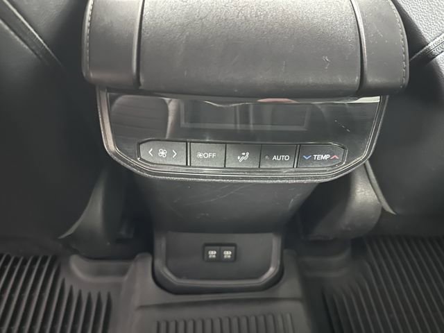 Used 2021 Toyota Highlander XLE AWD/4WD image 20