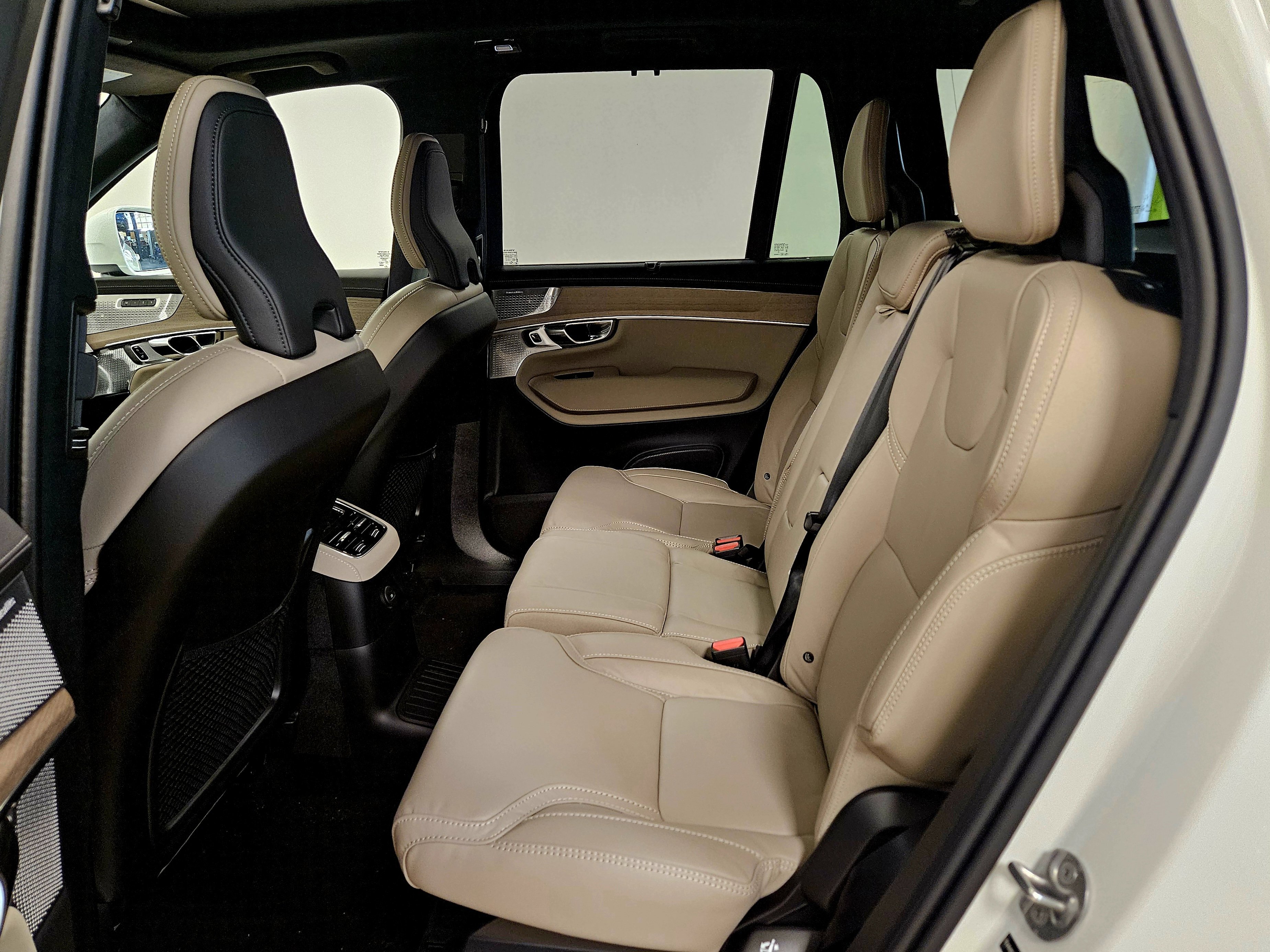 New 2026 Volvo XC90 T8 Ultra w/ Protection Package AWD/4WD image 11