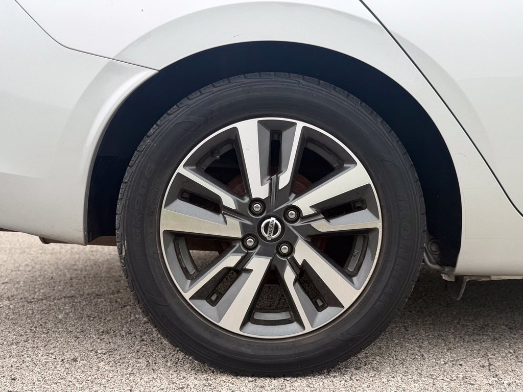 Used 2021 Nissan Versa SV FWD image 6