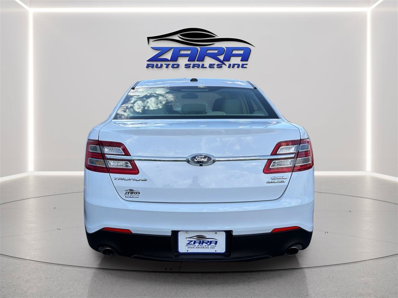 Used 2016 Ford Taurus SE FWD image 6