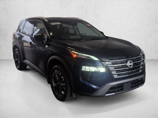 Used 2025 Nissan Rogue SL w/ Tech Package FWD image 3