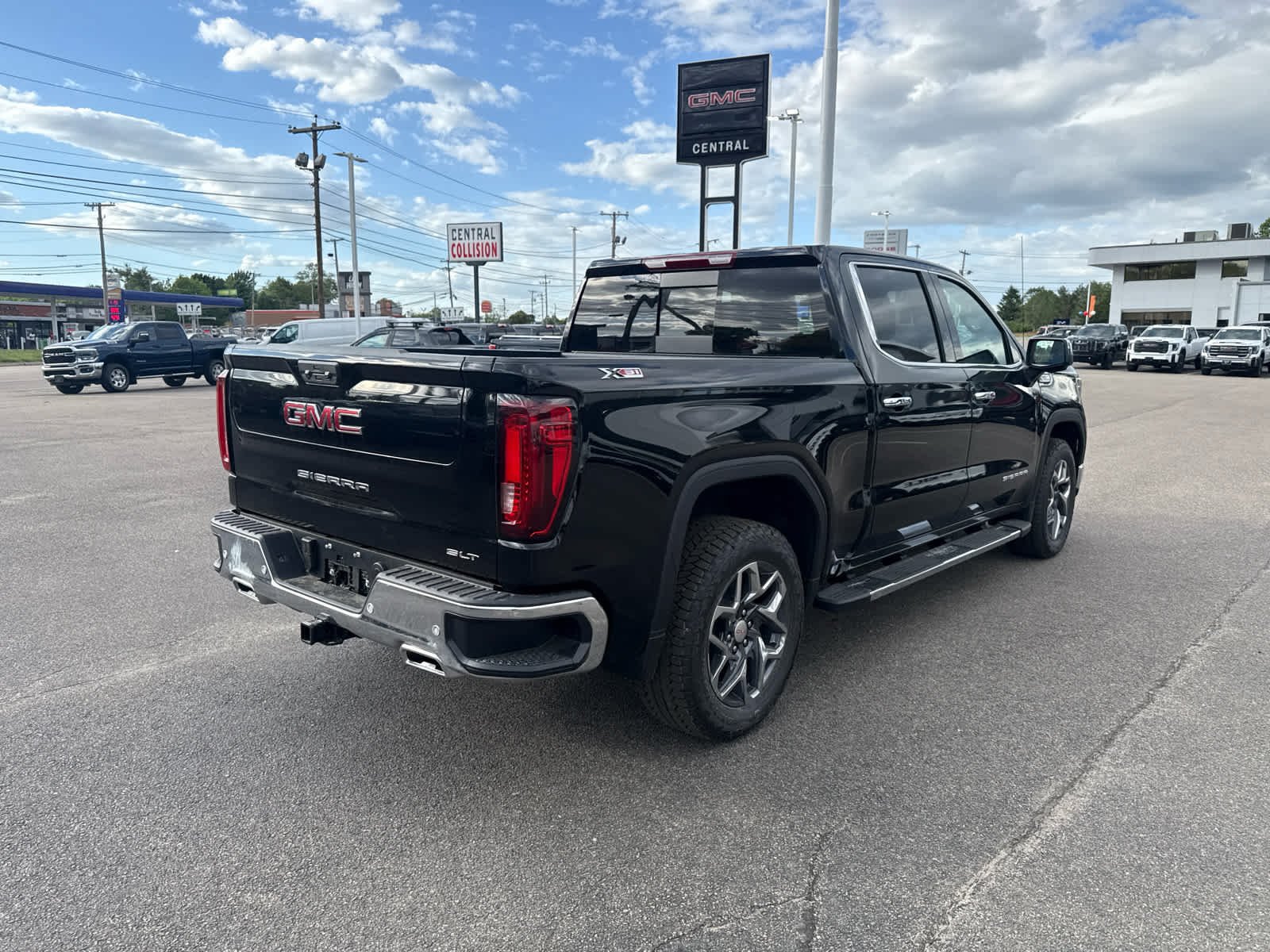New 2026 GMC Sierra 1500 SLT w/ SLT Premium Plus Package AWD/4WD image 5