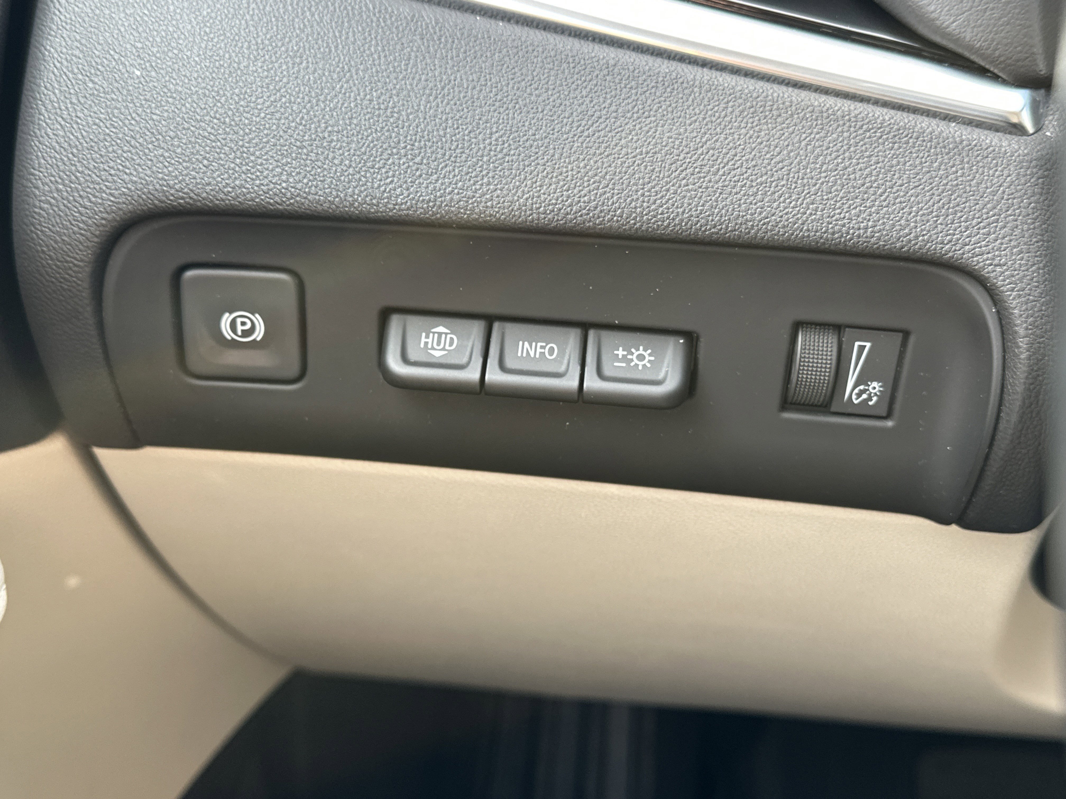 Used 2022 Buick Enclave Avenir w/ Avenir Technology Package image 29