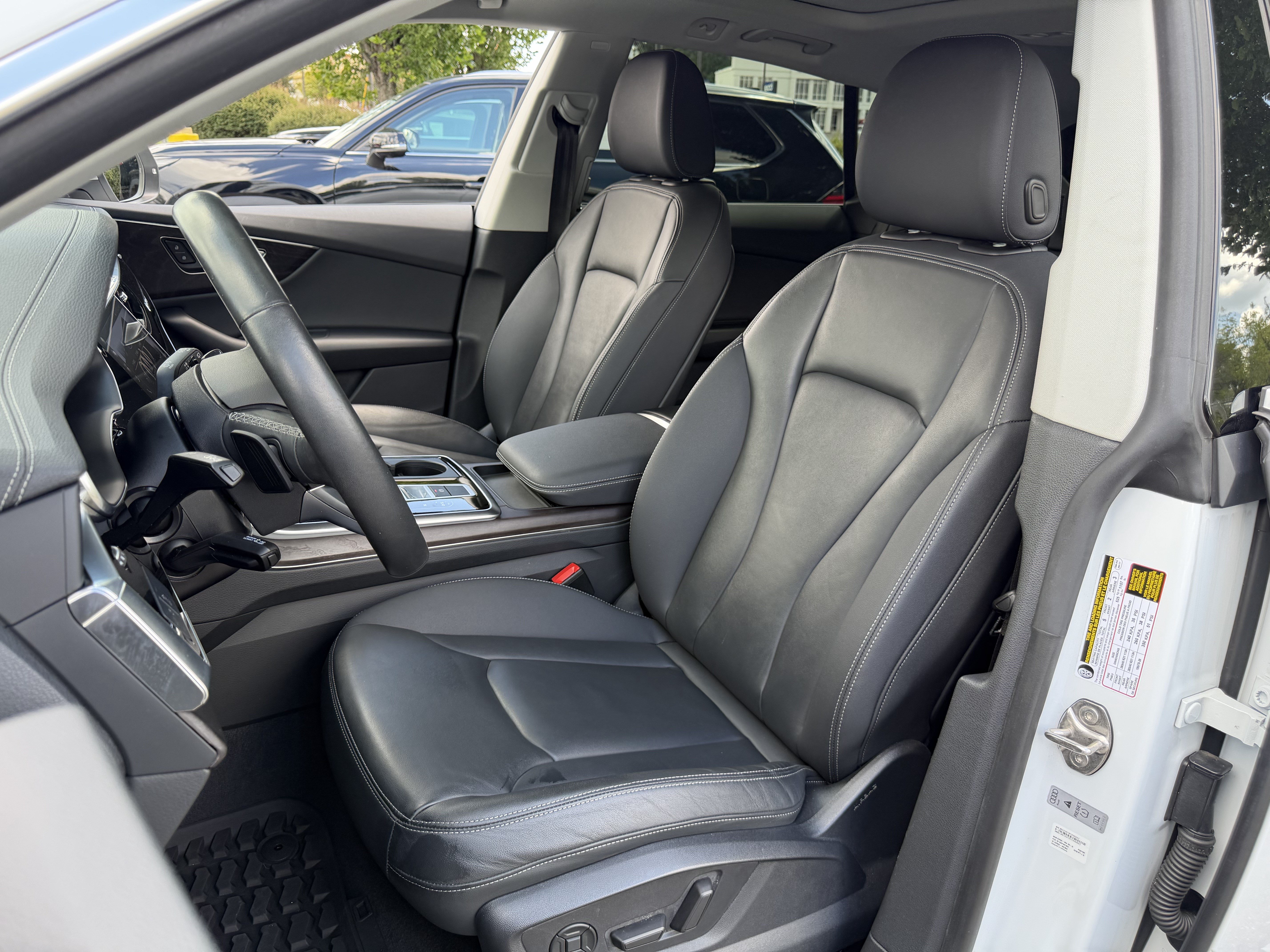 Used 2023 Audi Q8 Premium w/ Convenience Package AWD/4WD image 16