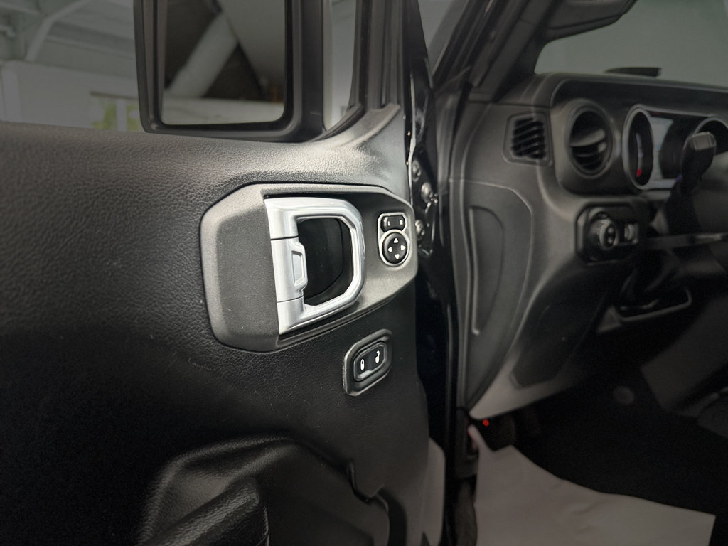 Used 2023 Jeep Gladiator Sport AWD/4WD image 16