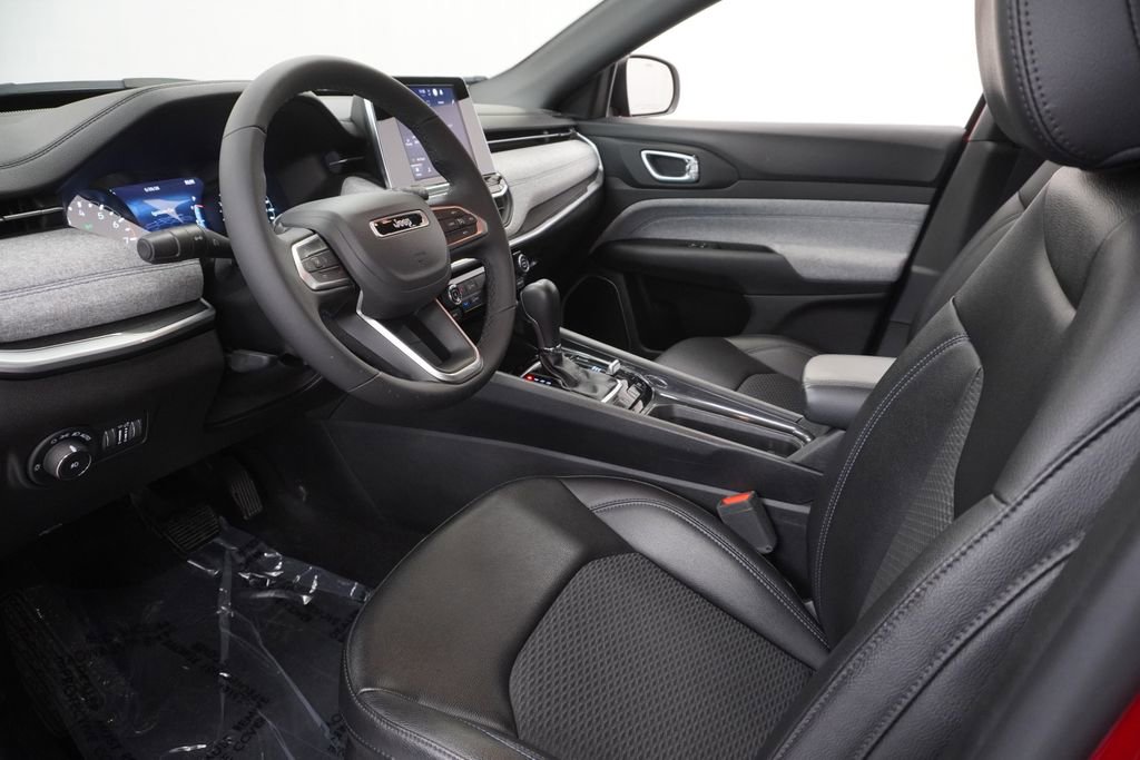 Used 2025 Jeep Compass Latitude AWD/4WD image 19