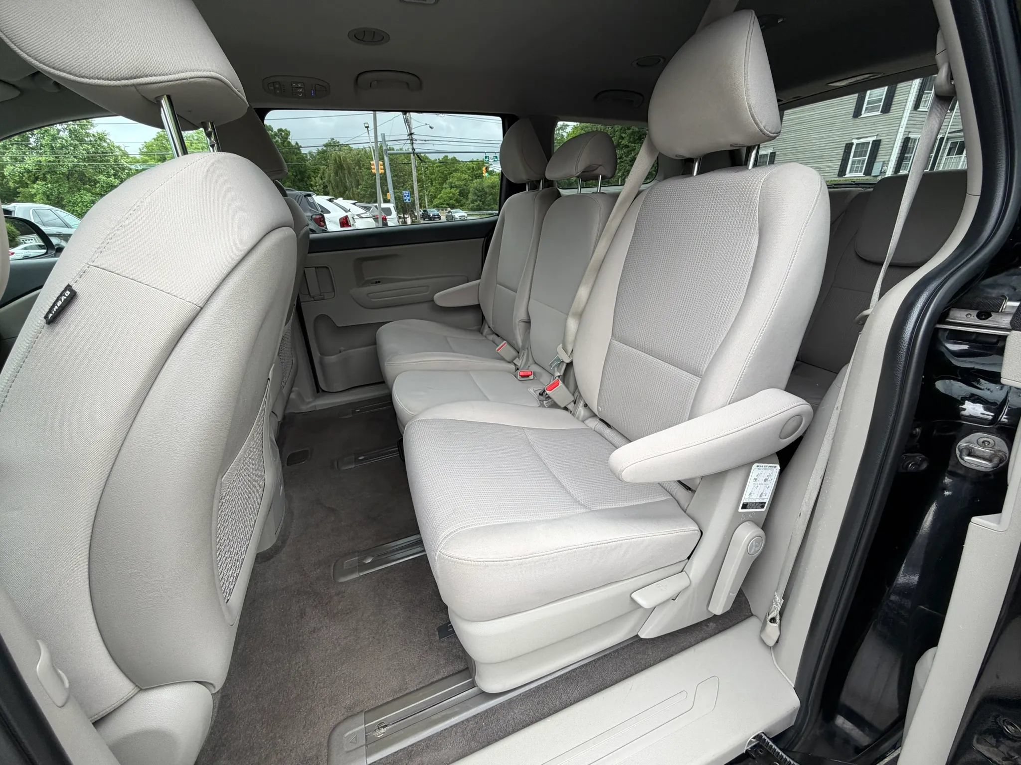 Used 2019 Kia Sedona LX FWD image 16