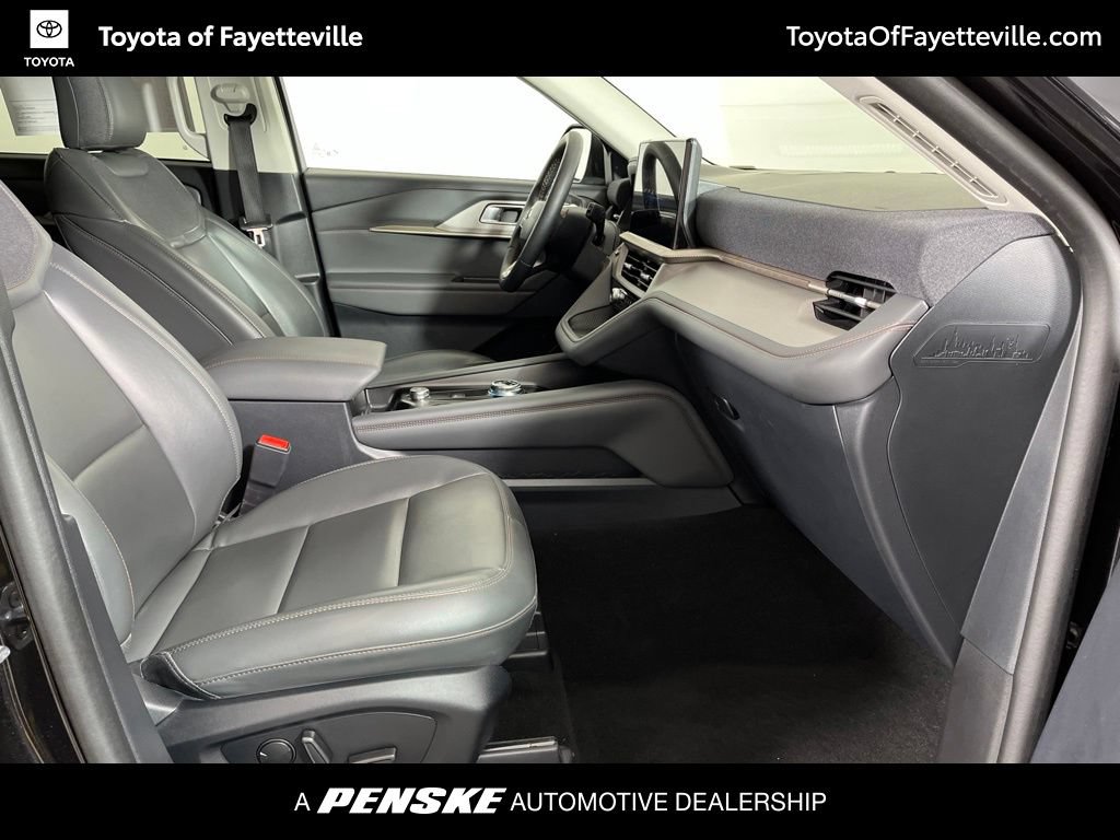 Used 2025 Ford Explorer Active w/ Active Comfort Package AWD/4WD image 8