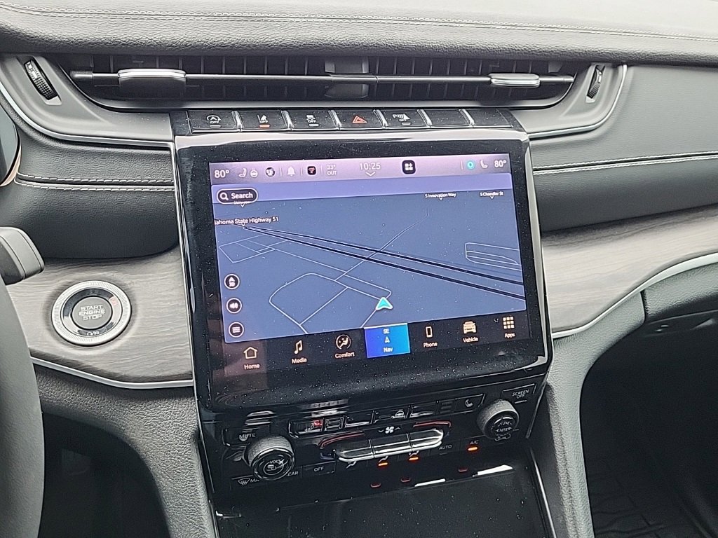 Used 2024 Jeep Grand Cherokee Limited w/ Black Appearance Package image 16